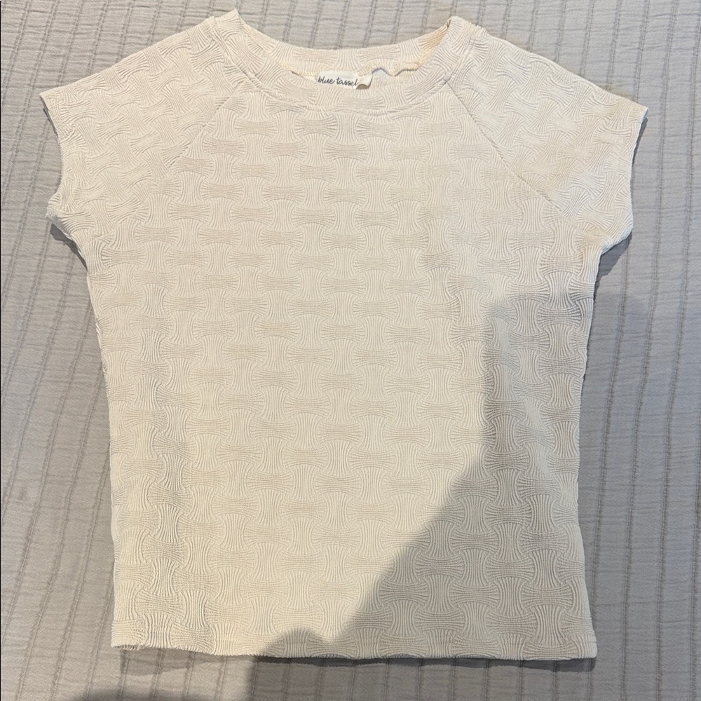 Blue Tassel Cream Short Sleeve Textured Stretch Cap Sleeve Tee Medium